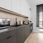 Modern With Sauna & Parking Near Arena By Renters *