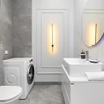 Modern With Sauna & Parking Near Arena By Renters Apartment