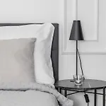 Modern With Sauna & Parking Near Arena By Renters Apartment *