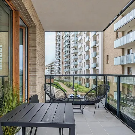 Modern With Sauna & Parking Near Arena By Renters Apartamento *