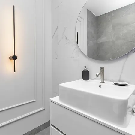 아파트 Modern With Sauna & Parking Near Arena By Renters