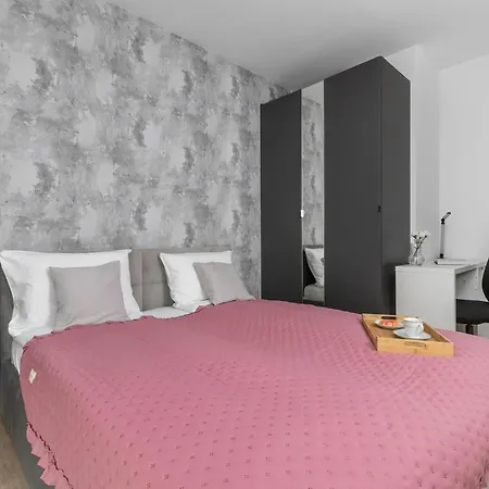 Apartment Modern With Sauna & Parking Near Arena By Renters