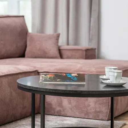 Modern With Sauna & Parking Near Arena By Renters *