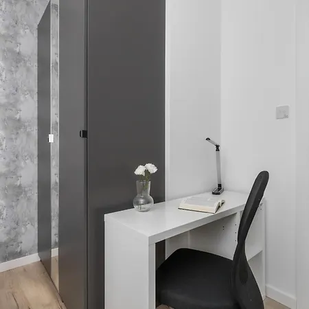 Modern With Sauna & Parking Near Arena By Renters