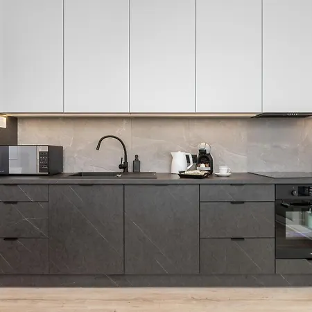 Modern With Sauna & Parking Near Arena By Renters