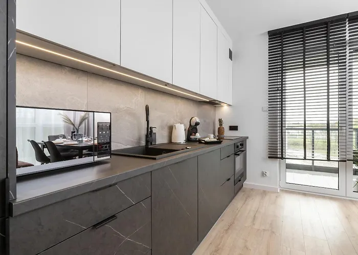 Modern With Sauna & Parking Near Arena By Renters *