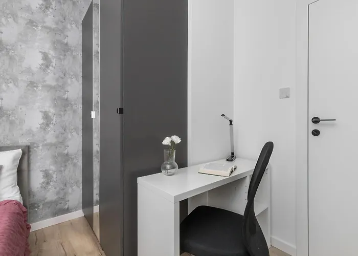 Modern With Sauna & Parking Near Arena By Renters