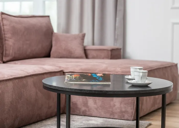 Modern With Sauna & Parking Near Arena By Renters *